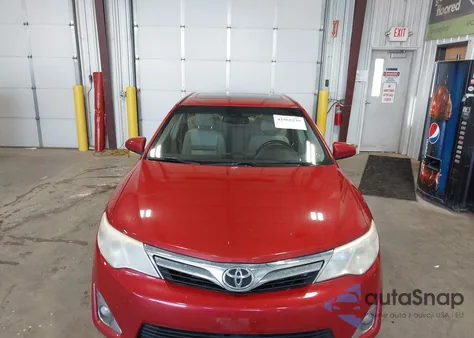 2014 Toyota Camry Xle z USA, uszkodzony, nr VIN 4T4BF1FK1ER338028